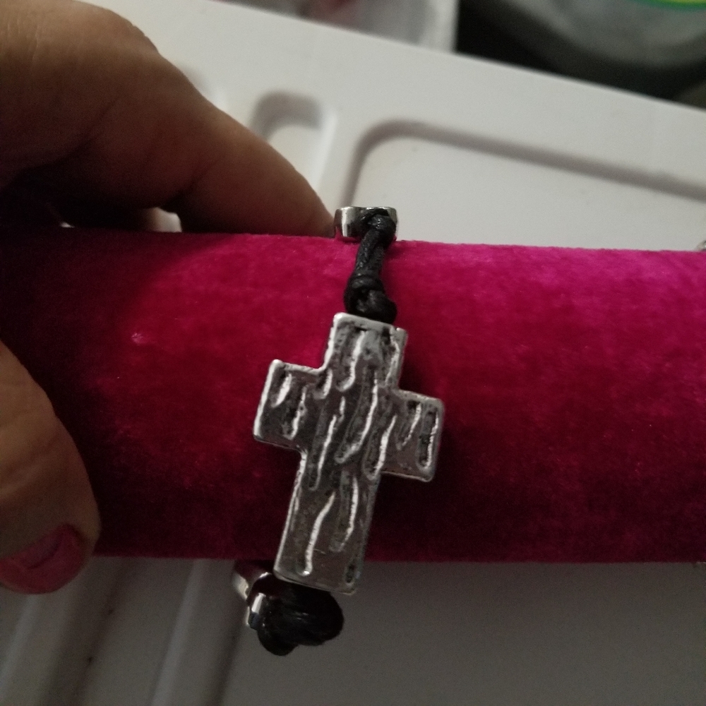 CROSS TOGGLE BRACELET
